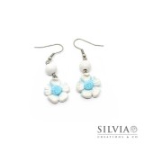 Orecchini pendenti fiore bianco e azzurro con perla in legno