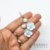 Orecchini pendenti fiore bianco e azzurro con perla in legno