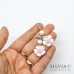 Orecchini pendenti fiore bianco e rosa con perla in legno