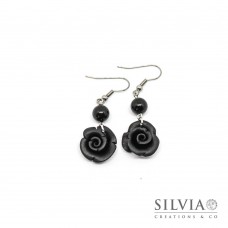 Orecchini pendenti con rosa nera e perla Swarovski