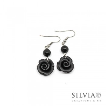 Orecchini pendenti con rosa nera e perla Swarovski