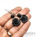 Orecchini pendenti con rosa nera e perla Swarovski