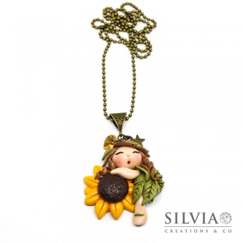 Collana Fatina kawaii con vestito foglie verdi su girasole