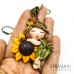 Collana Fatina kawaii con vestito foglie verdi su girasole