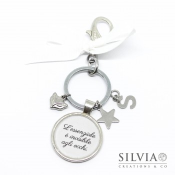 Portachiavi con frase tratta dal piccolo principe su sfondo bianco e charms