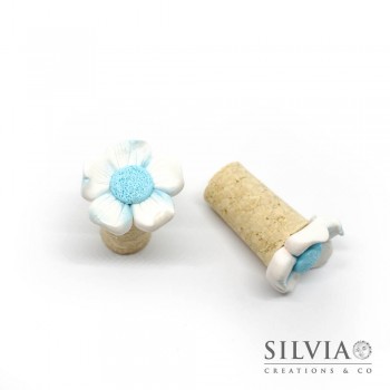 Tappo in sughero con fiore bianco e azzurro